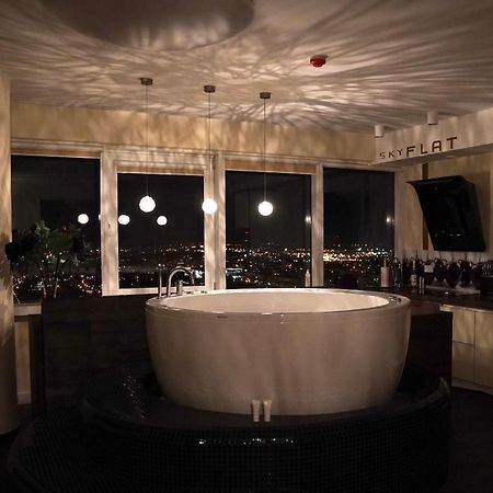 Sky Flat Jacuzzi 27 Floor Apartment ไคลเพดา ภายนอก รูปภาพ