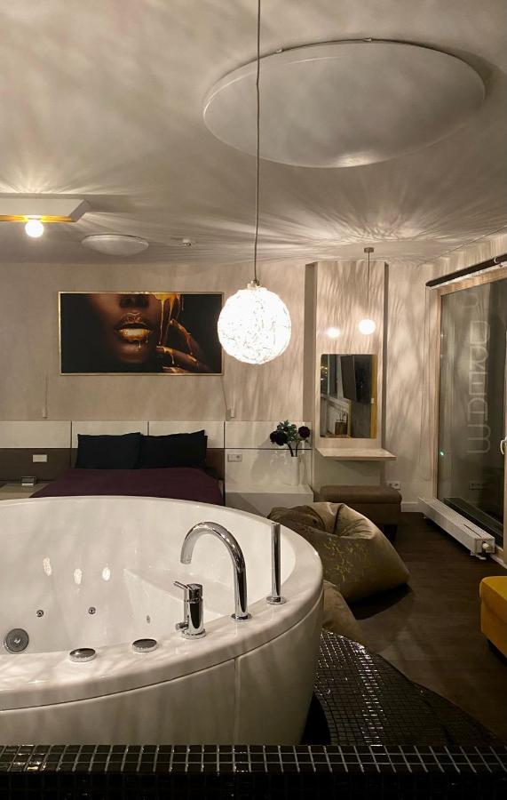 Sky Flat Jacuzzi 27 Floor Apartment ไคลเพดา ภายนอก รูปภาพ