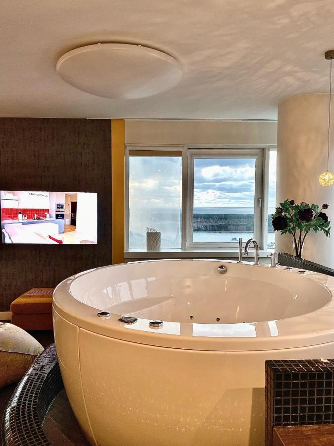 Sky Flat Jacuzzi 27 Floor Apartment ไคลเพดา ภายนอก รูปภาพ