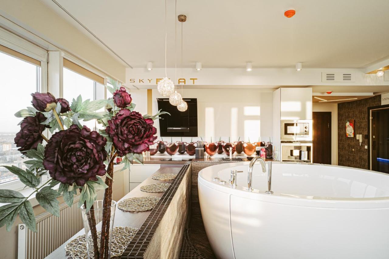 Sky Flat Jacuzzi 27 Floor Apartment ไคลเพดา ภายนอก รูปภาพ