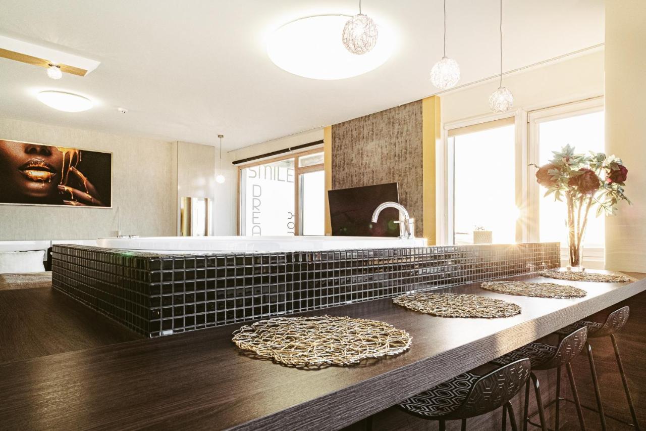 Sky Flat Jacuzzi 27 Floor Apartment ไคลเพดา ภายนอก รูปภาพ