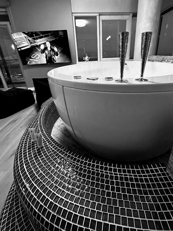 Sky Flat Jacuzzi 27 Floor Apartment ไคลเพดา ภายนอก รูปภาพ