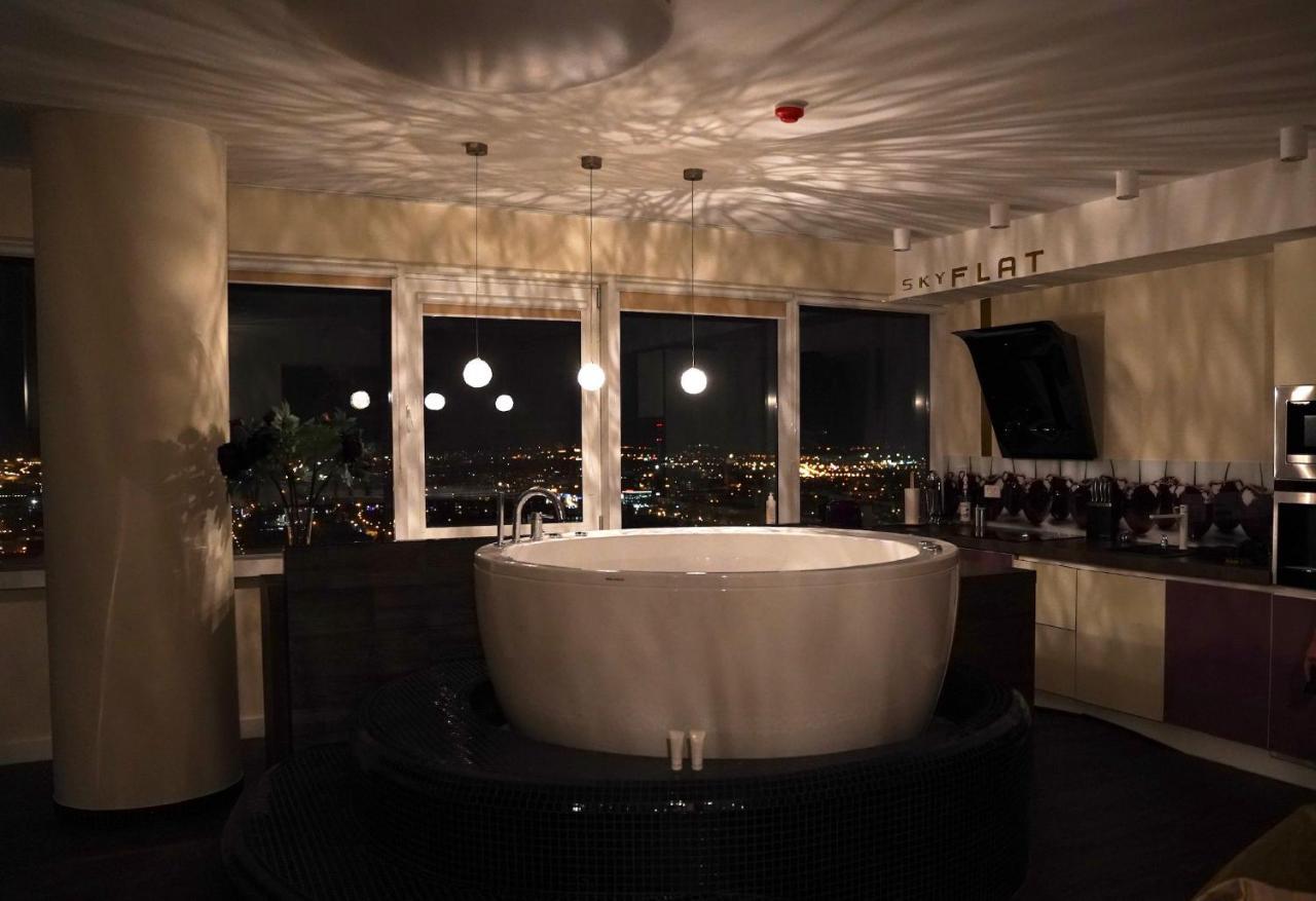 Sky Flat Jacuzzi 27 Floor Apartment ไคลเพดา ภายนอก รูปภาพ